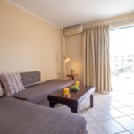 CasaOrama - Family Room00