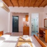 GoldenValentin - Studio with Garden or Pool View 4