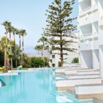 GrecotelWhitePalace - 29 Swim up white room with sharing pool_72dpi