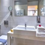 Happy Days Hotel - Bathroom