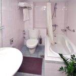 Karteros Hotel - Bathroom