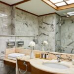 MInoa Palace Resort - Bungalow Bathroom