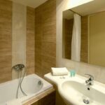 MitsisBaliParadise - mitsis_crete_bali paradise_room_quad_garden view_bathroom