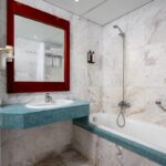 RoyalBelvedere - ECONOMY FAMILY ROOM BATHROOM