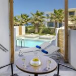 Cool Room Sharing Pool