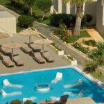 VasiaSeaRetreat - vasia_sea_retreat_lounge_chairs_pool