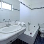 LItoHotel - 20.08-Bathroom-with-bath.jpg