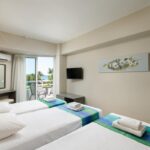 LItoHotel - 3. TRIPLE ROOM SEA POOL VIEW 2